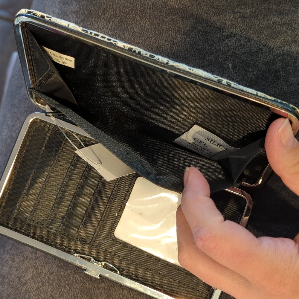 NWT Black and white lace wallet - Picture 4 of 4